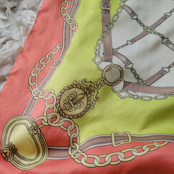 Scarve - Picture 2 of 3